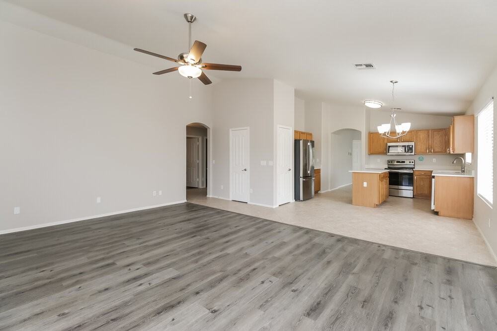1427 E Vernoa St - Photo 3 of 16