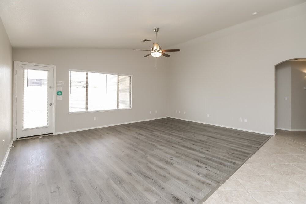 1427 E Vernoa St - Photo 4 of 16