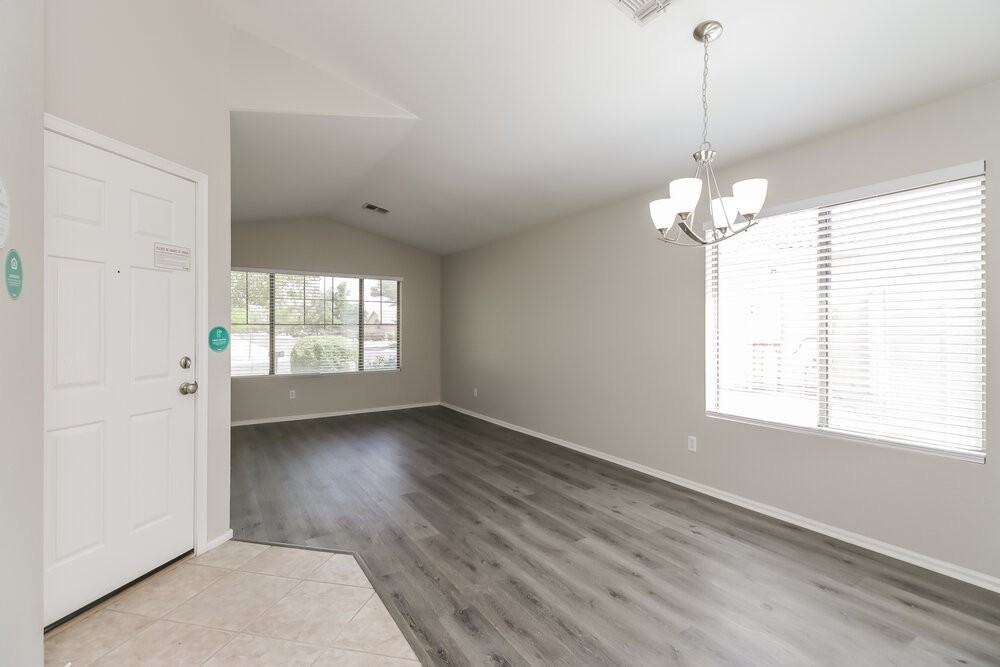 1427 E Vernoa St - Photo 5 of 16