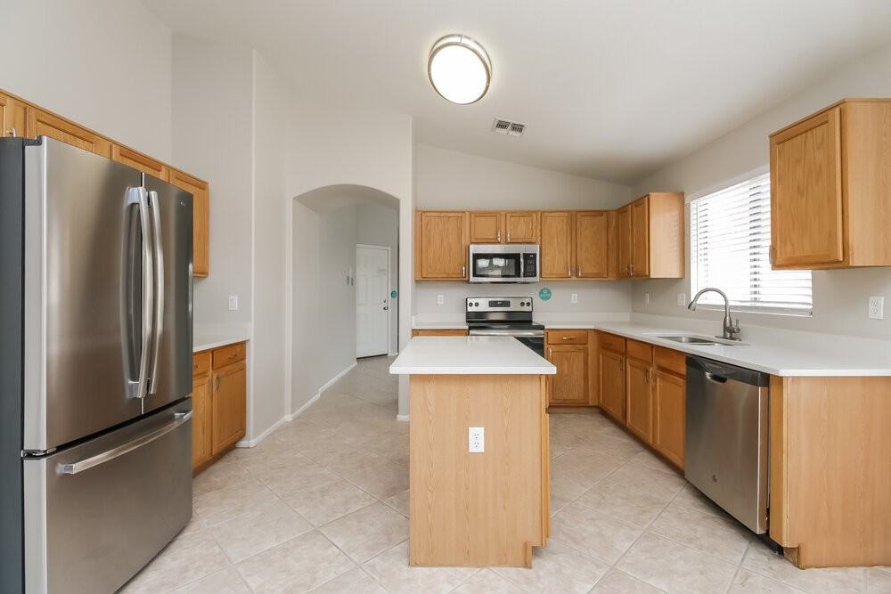 1427 E Vernoa St - Photo 7 of 16
