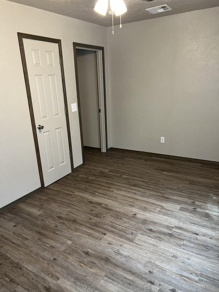 816 Nw 66th St #B - Photo 2 of 9