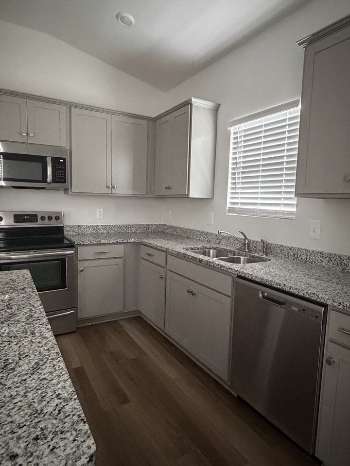 1317 Boswell Ct #1 - Photo 5 of 27