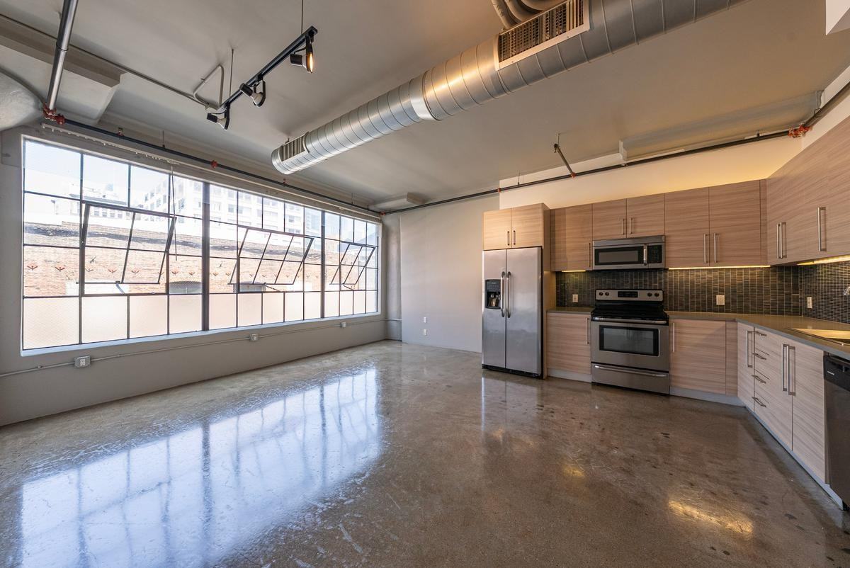 819 Santee St - Photo 2 of 4