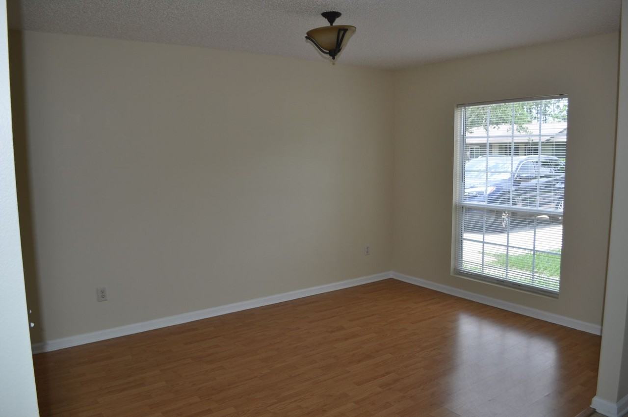 89 Berkshire Ln - Photo 2 of 27