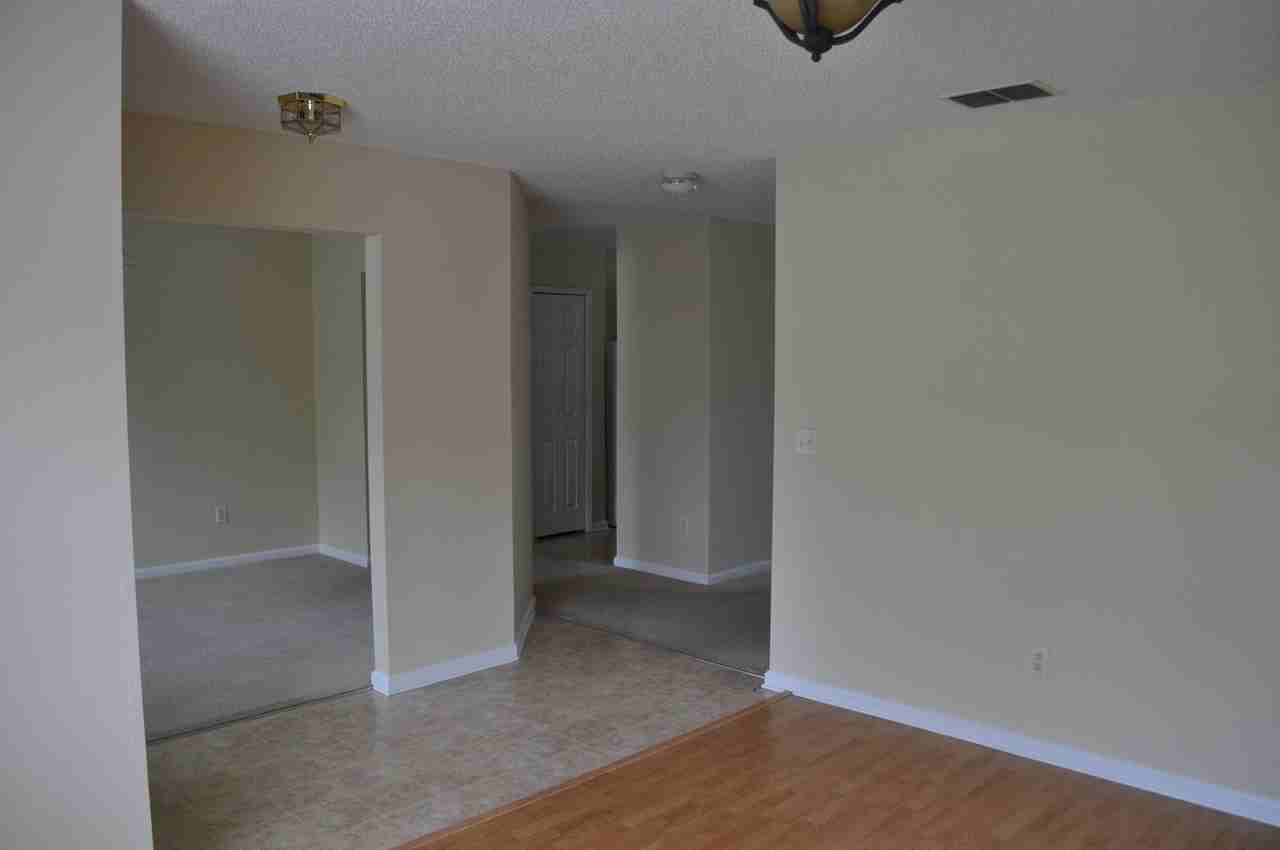 89 Berkshire Ln - Photo 3 of 27