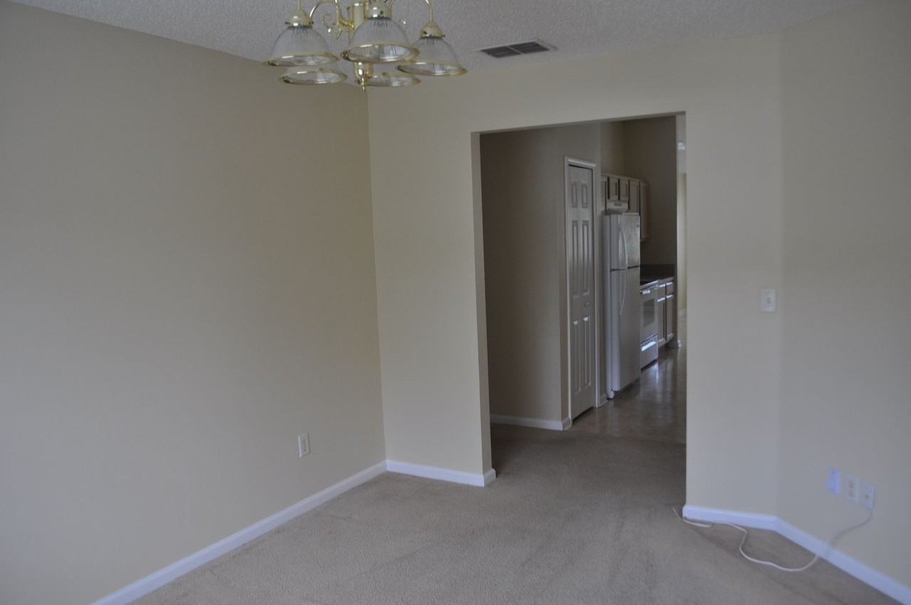 89 Berkshire Ln - Photo 4 of 27