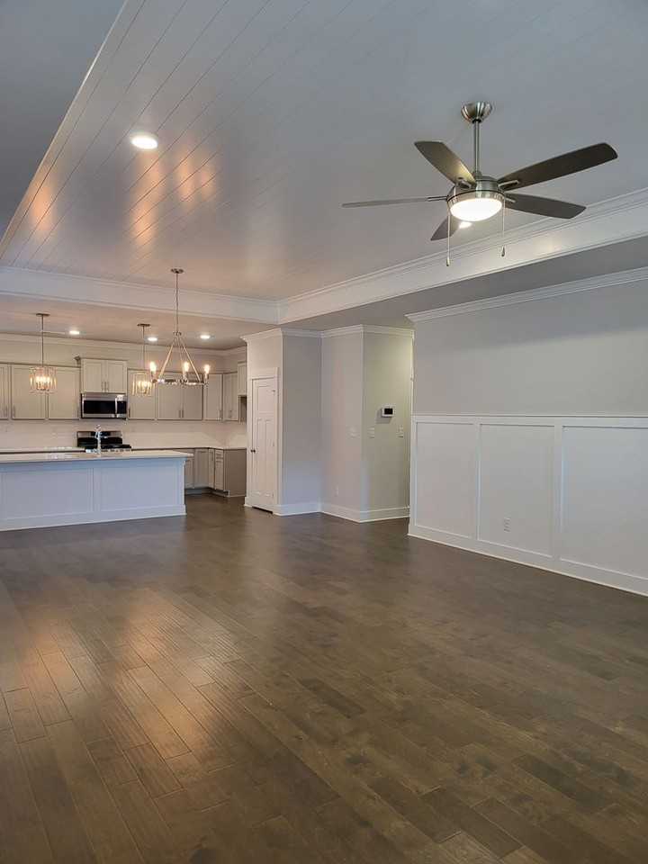 124 Keller Dr - Photo 2 of 33