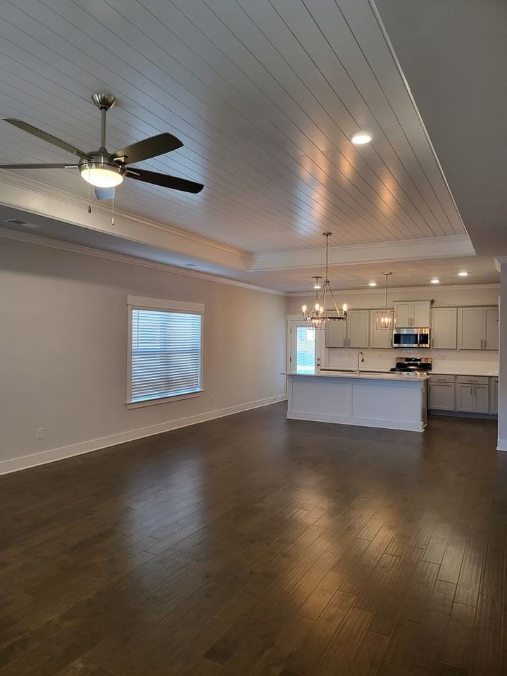 124 Keller Dr - Photo 3 of 33