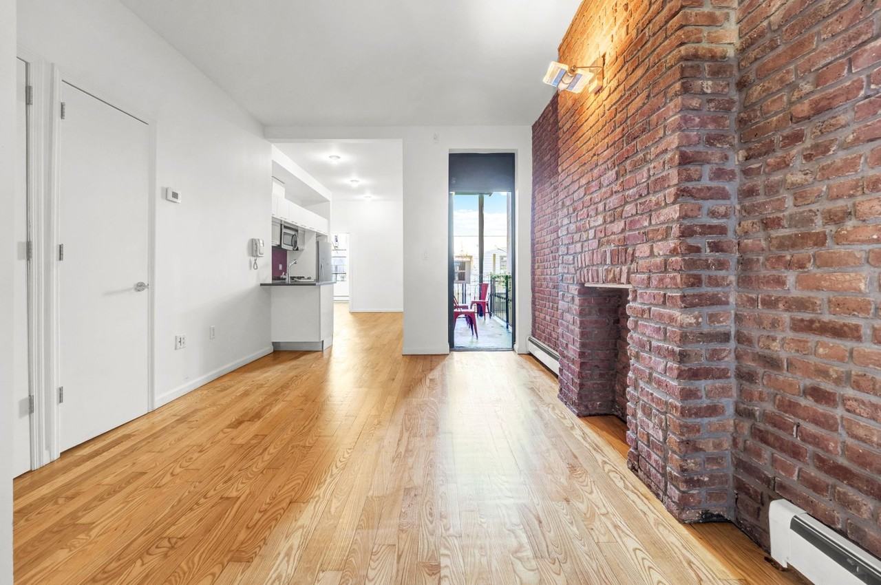1060 Putnam Ave #2R - Photo 2 of 15