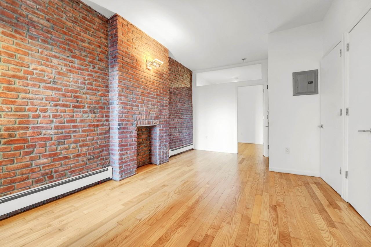 1060 Putnam Ave #2R - Photo 3 of 15