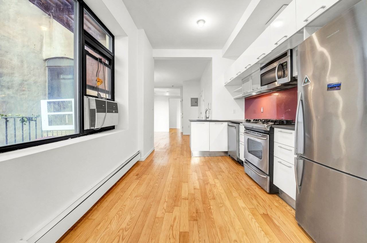 1060 Putnam Ave #2R - Photo 6 of 15