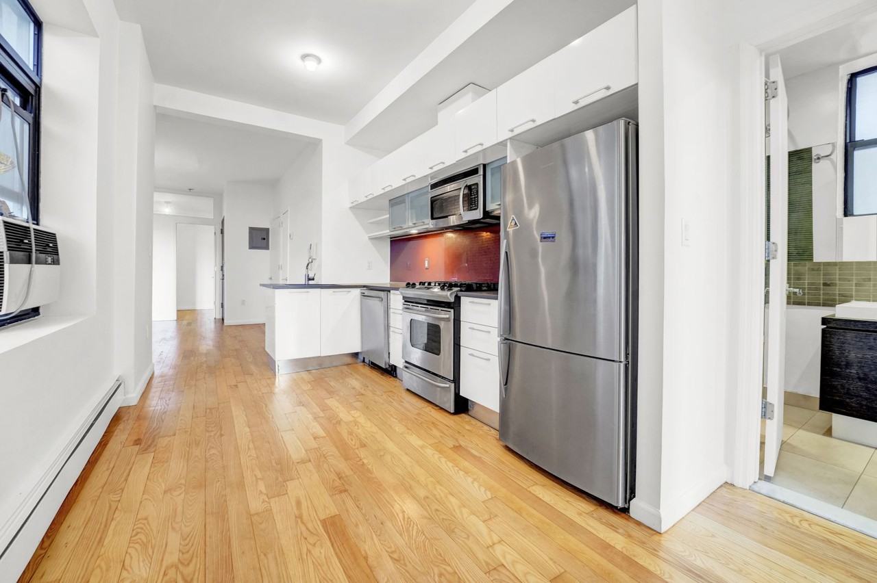 1060 Putnam Ave #2R - Photo 7 of 15