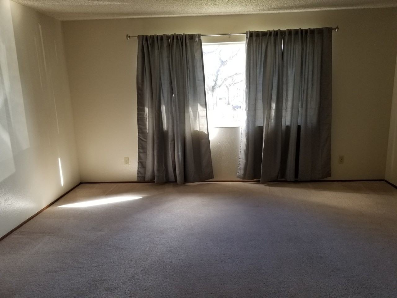 505 Mission Pl - Photo 2 of 11