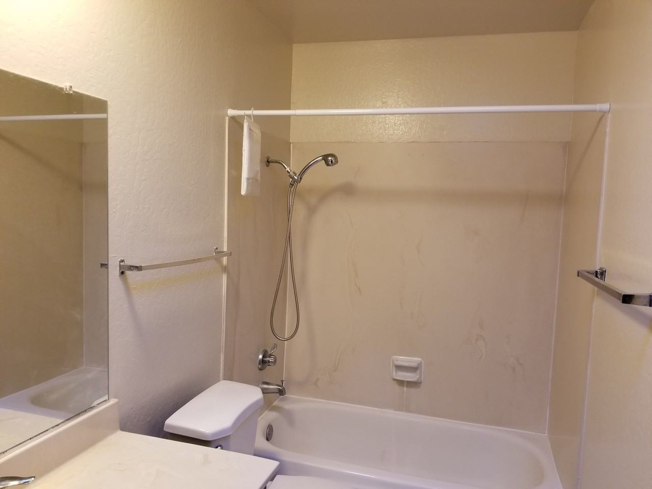 505 Mission Pl - Photo 5 of 11