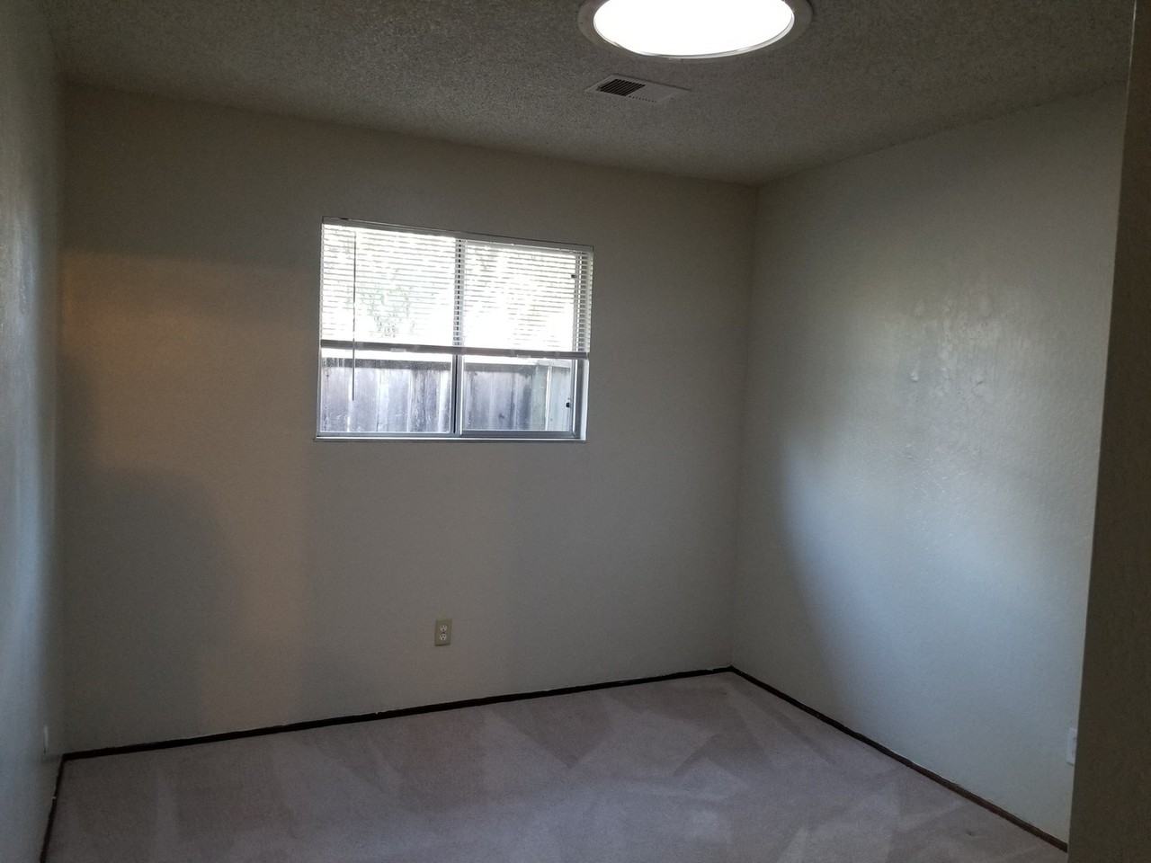 505 Mission Pl - Photo 7 of 11