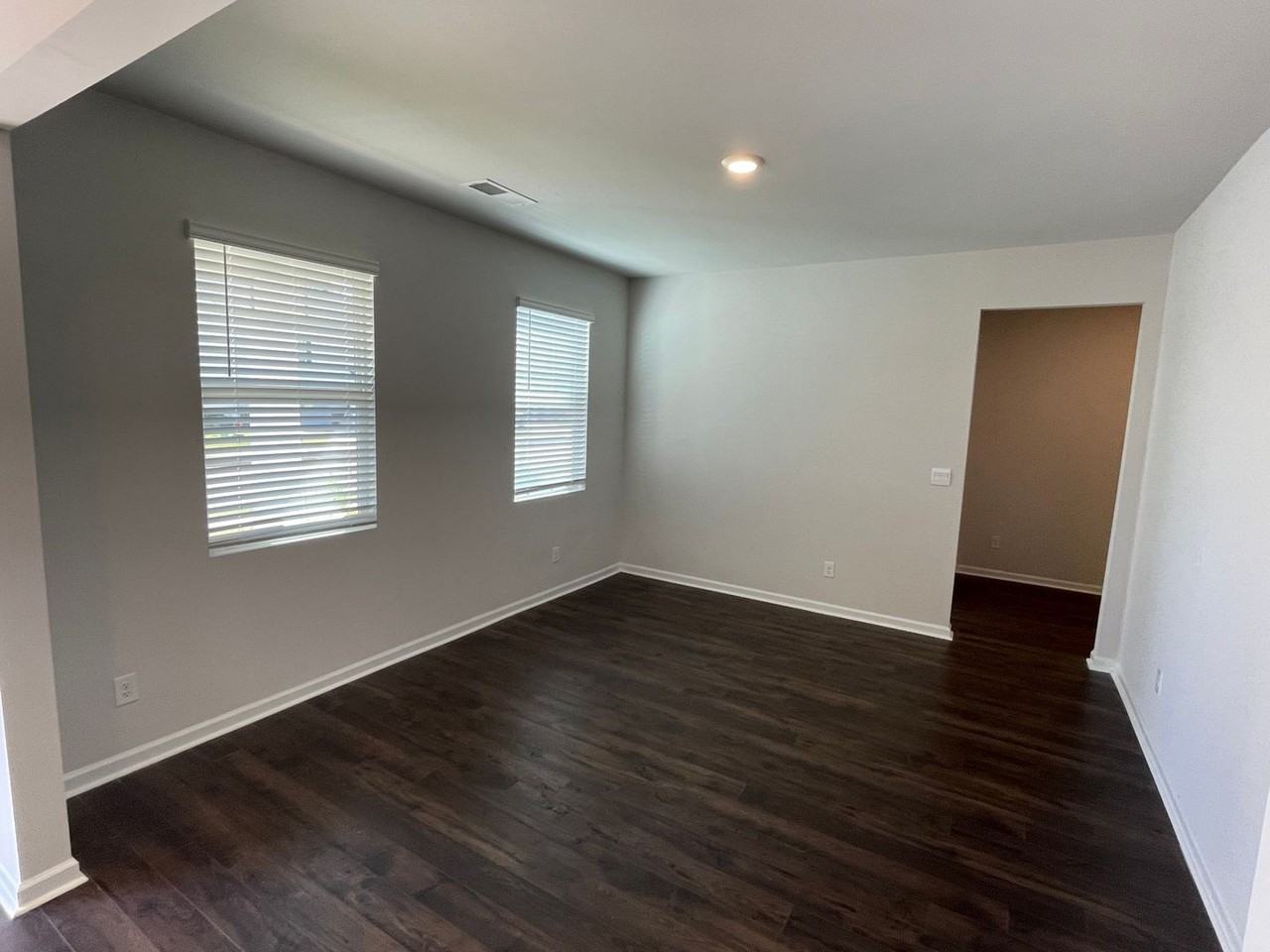 344 Bonhill St - Photo 5 of 29