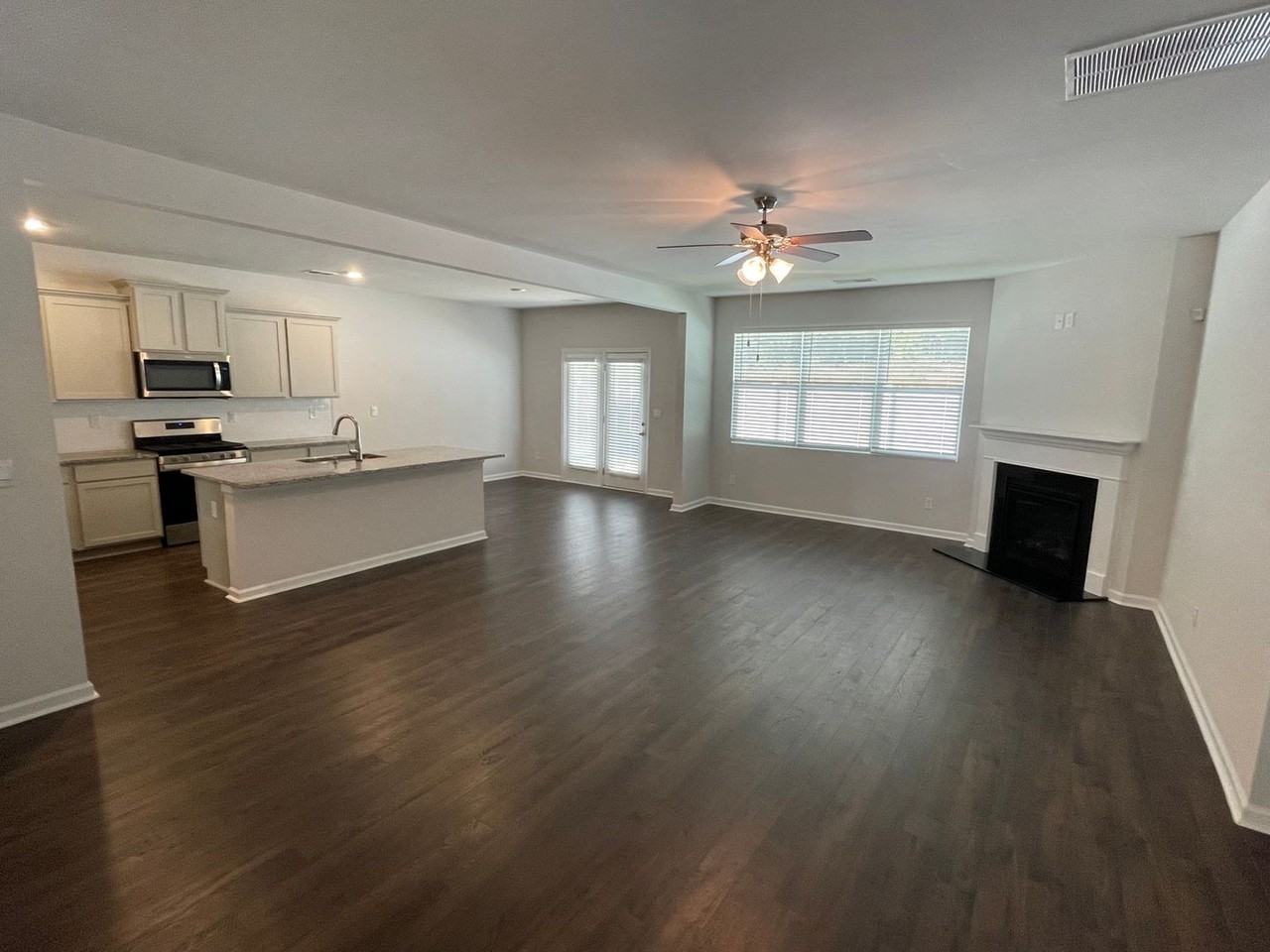 344 Bonhill St - Photo 7 of 29