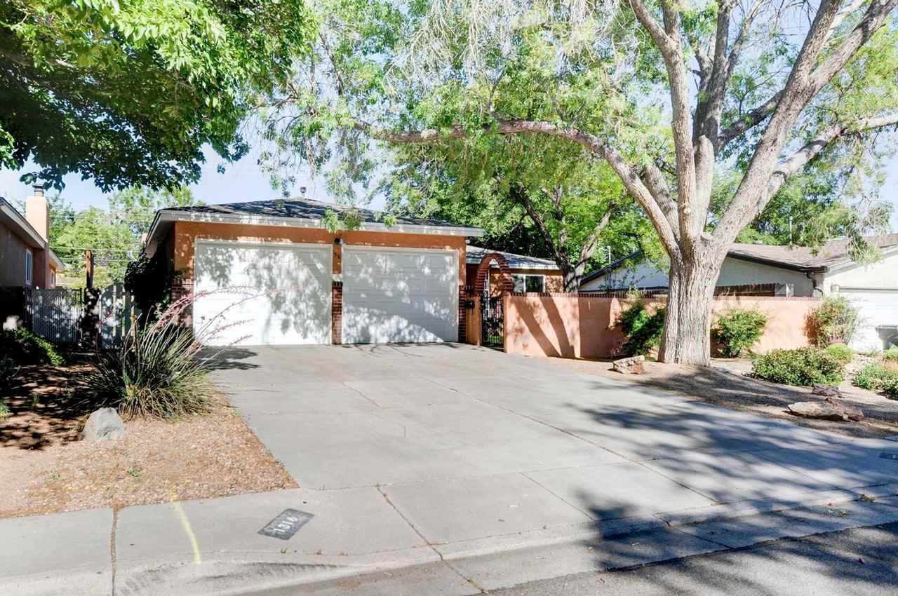 1316 Espejo St Ne - Photo 3 of 32