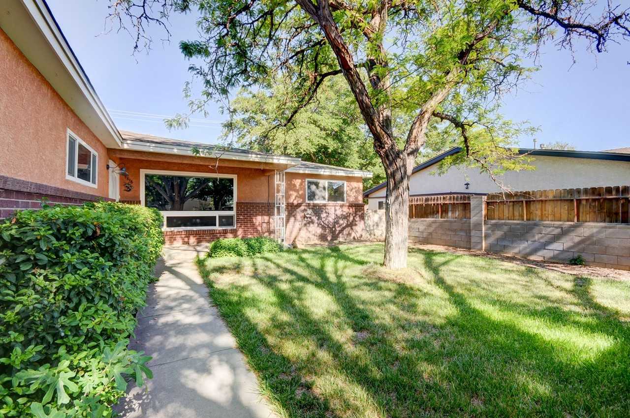 1316 Espejo St Ne - Photo 4 of 32