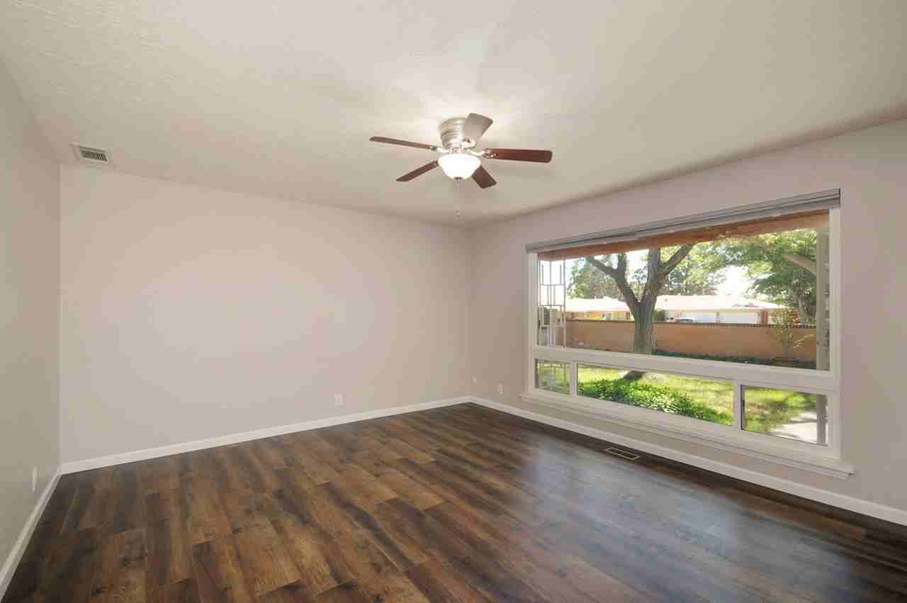 1316 Espejo St Ne - Photo 7 of 32