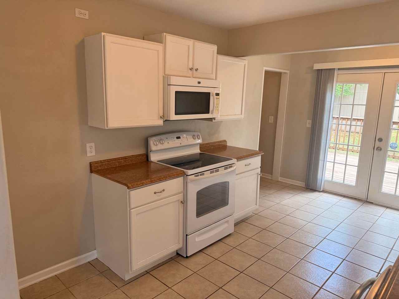 6811 Nw 49th St - Photo 2 of 15
