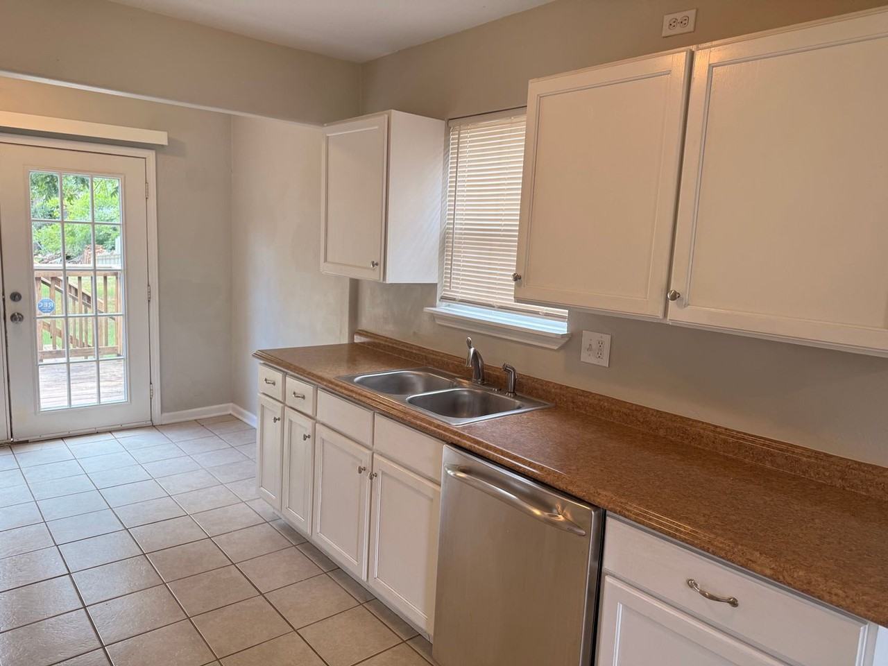 6811 Nw 49th St - Photo 3 of 15