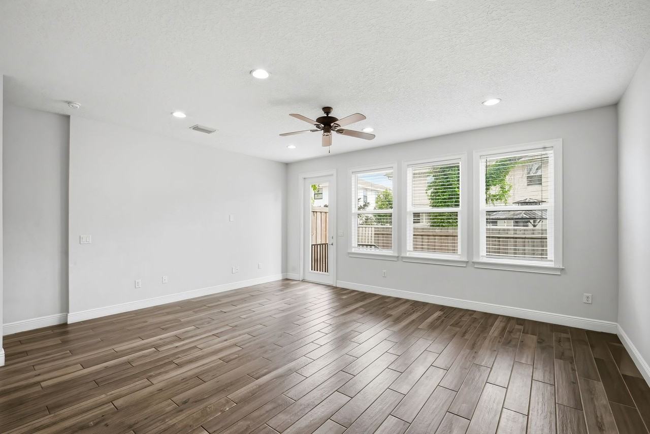 2411 W Fig St #1 - Photo 6 of 27