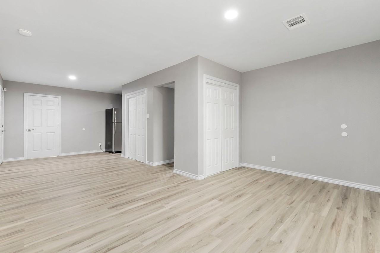 1401 Garrett St - Photo 6 of 20