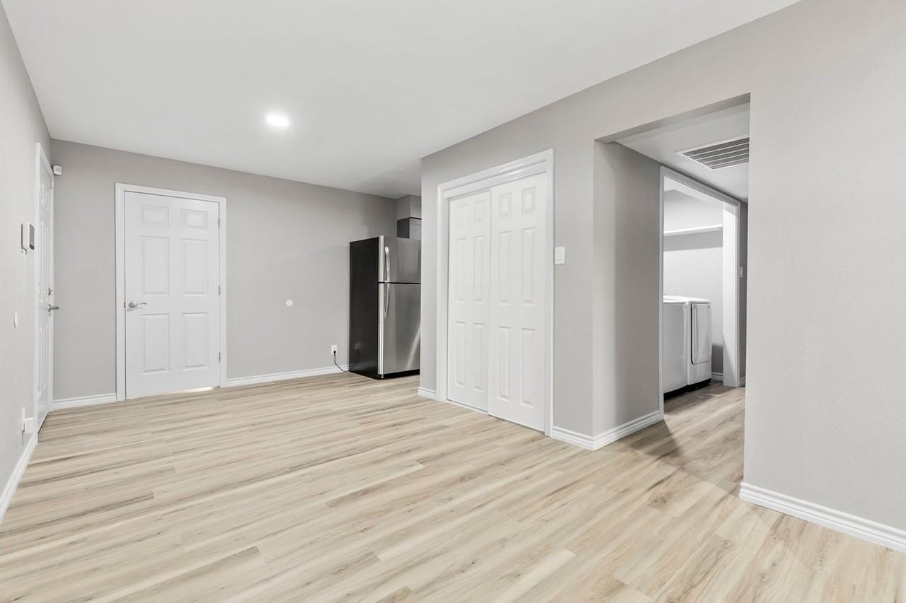 1401 Garrett St - Photo 7 of 20