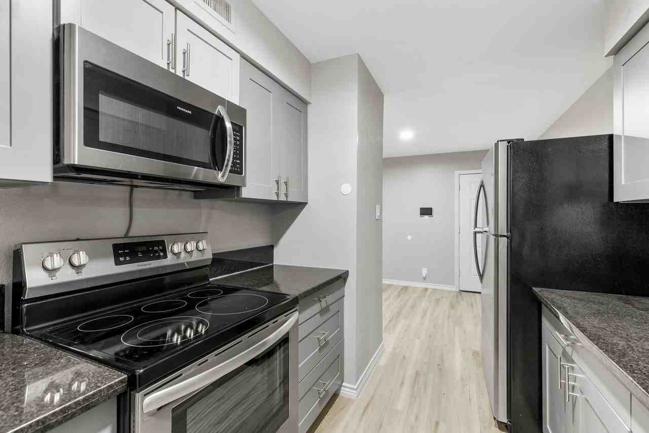1401 Garrett St - Photo 4 of 20