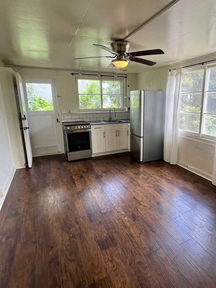 1 1649A 10th Avenue - Lower 1 Bed - Photo 2 of 16