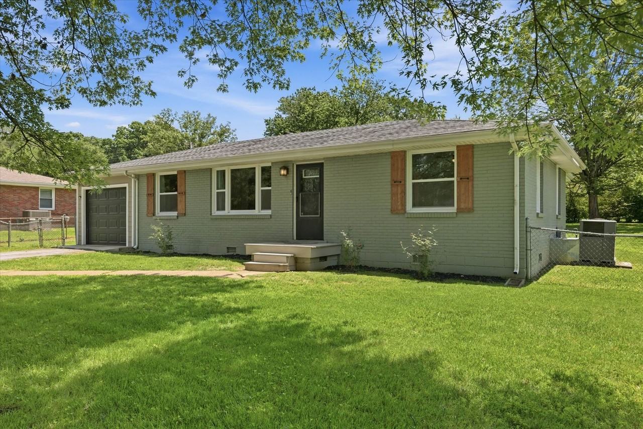 37 Hillsboro Rd - Photo 3 of 36