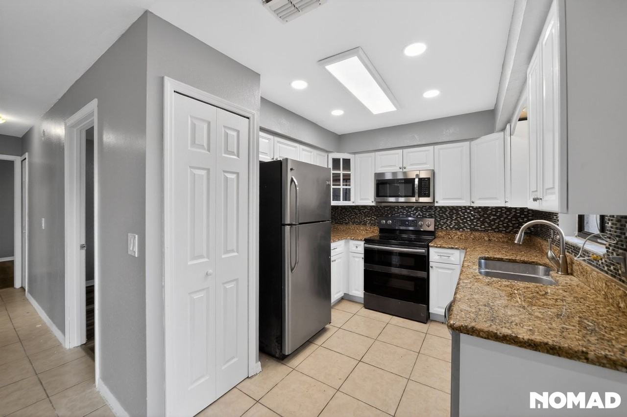 454 Loblolly Ln - Photo 2 of 31