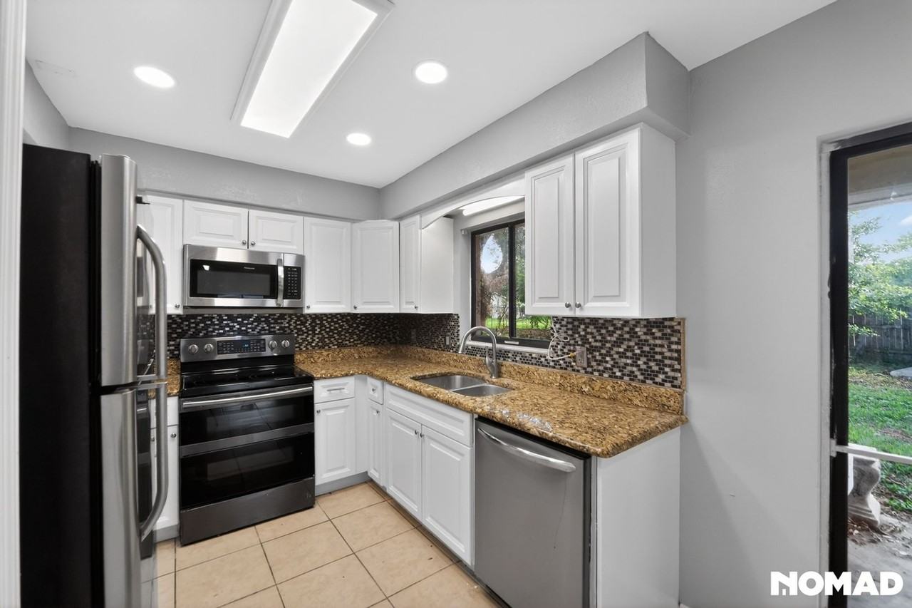 454 Loblolly Ln - Photo 3 of 31