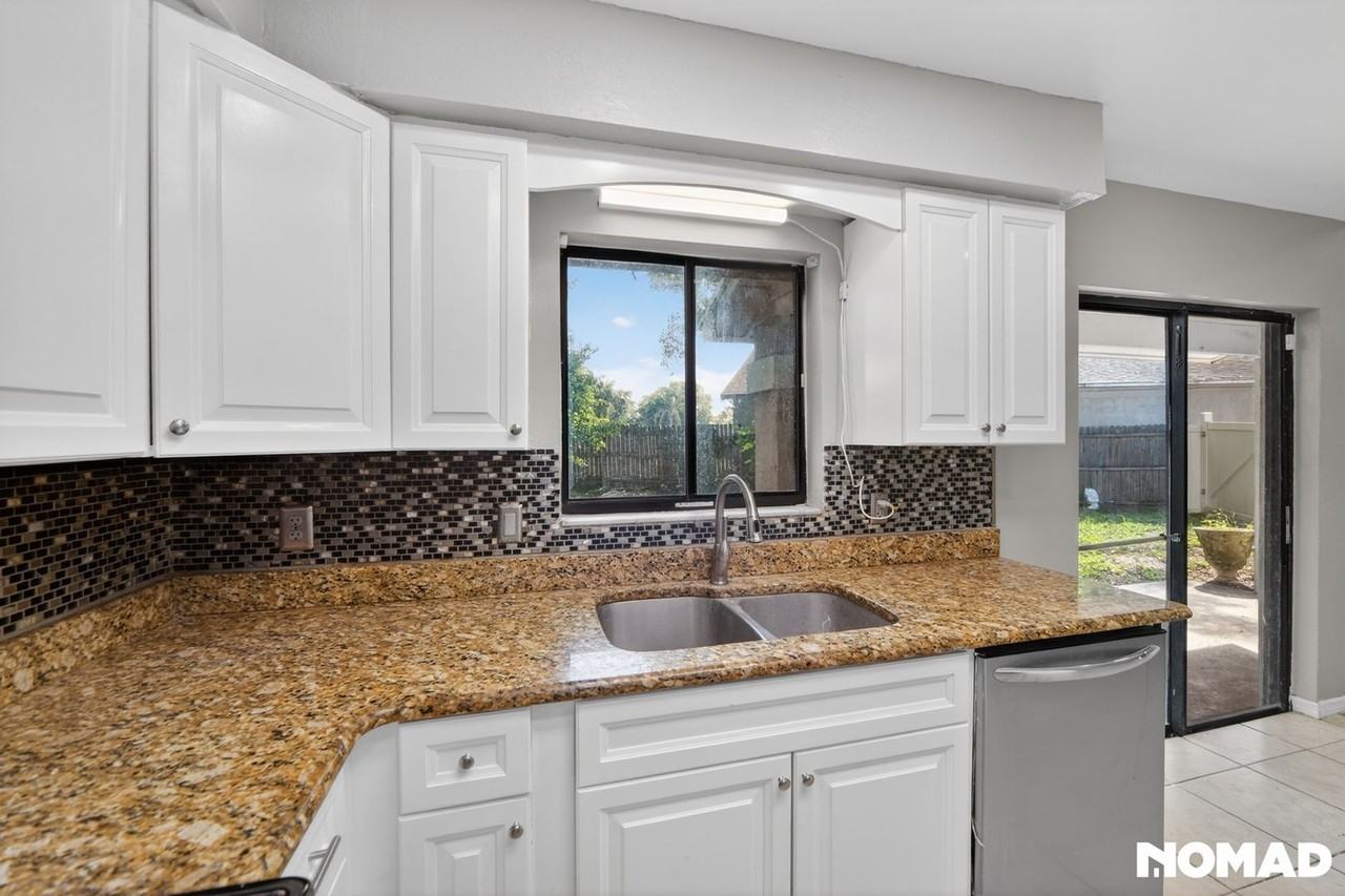 454 Loblolly Ln - Photo 4 of 31