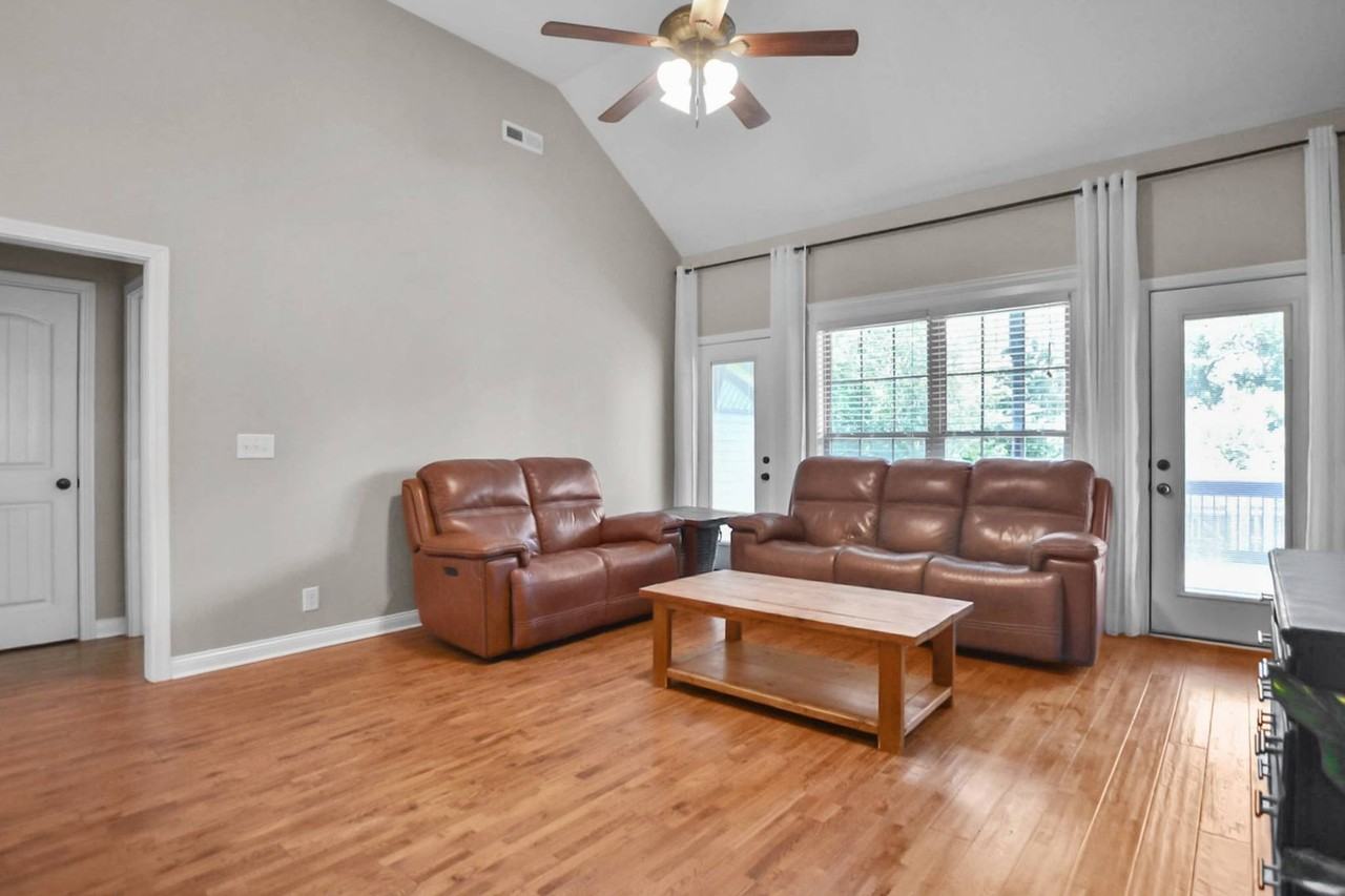 750 Cavalier Dr - Photo 3 of 20