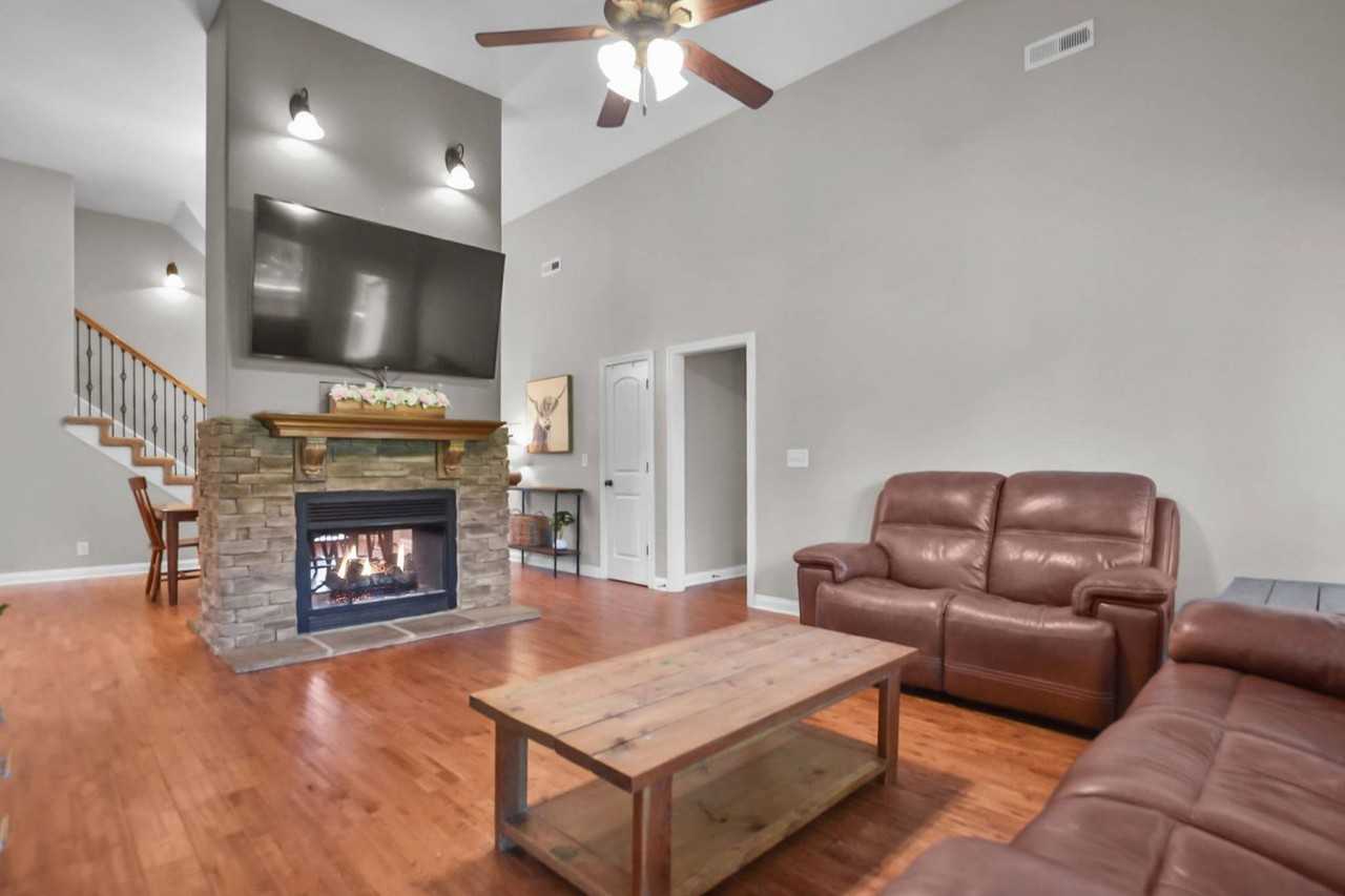 750 Cavalier Dr - Photo 4 of 20