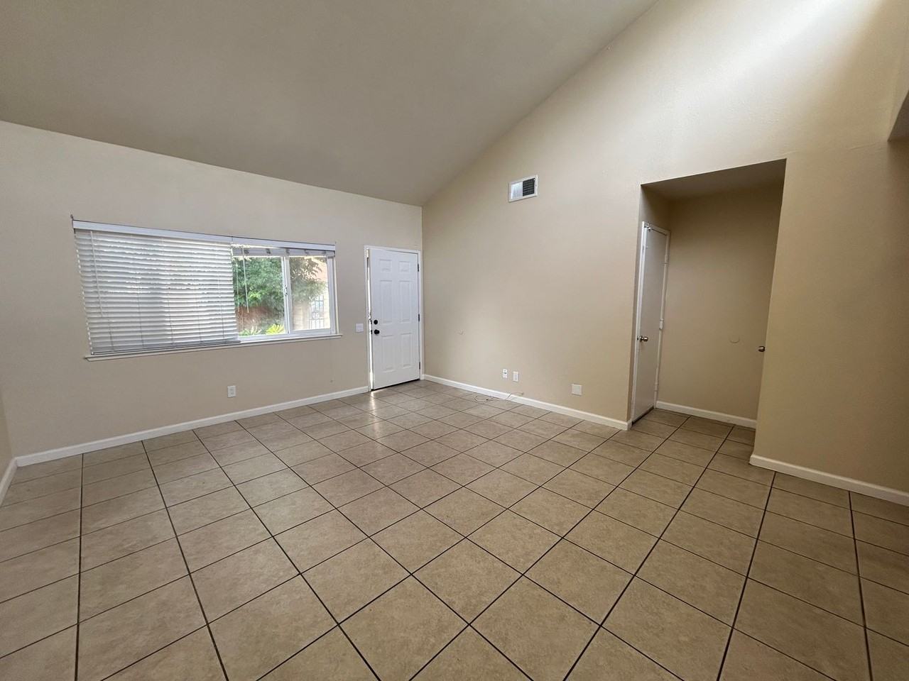 2104 Sharon Way - Photo 4 of 23
