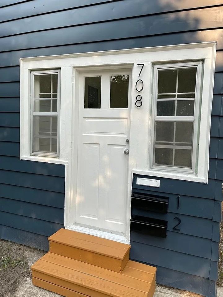 708 Coit Ave Ne - Photo 3 of 25