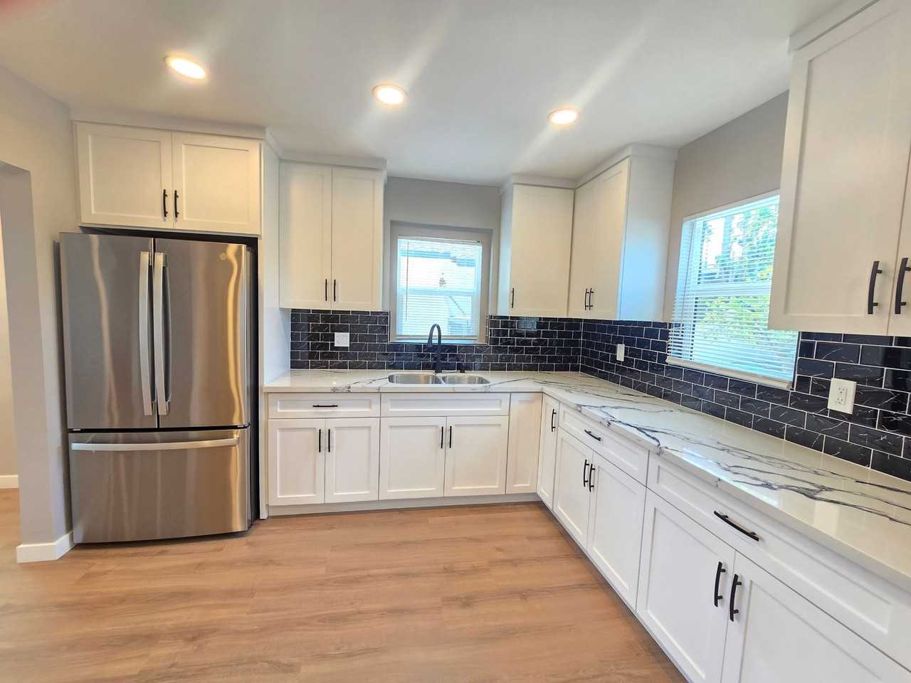 6327 California Ave - Photo 3 of 32