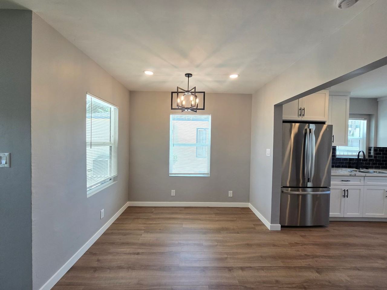 6327 California Ave - Photo 6 of 32