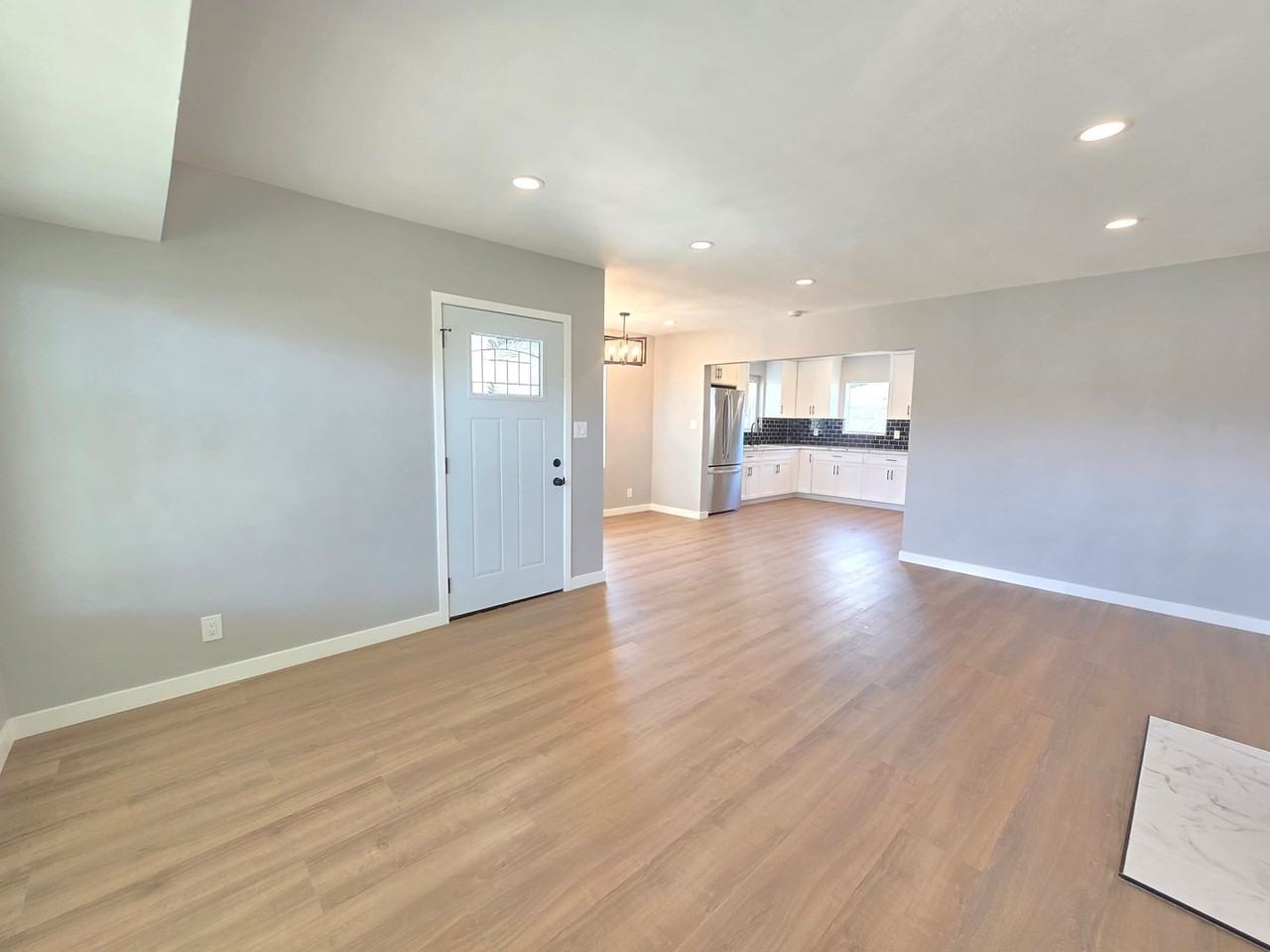 6327 California Ave - Photo 7 of 32