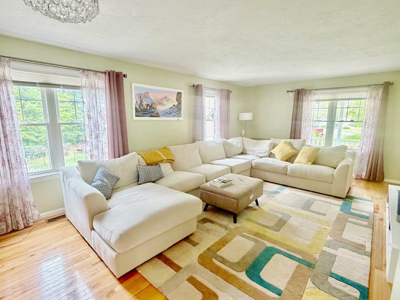 16 Westside Dr #1 - Photo 4 of 17