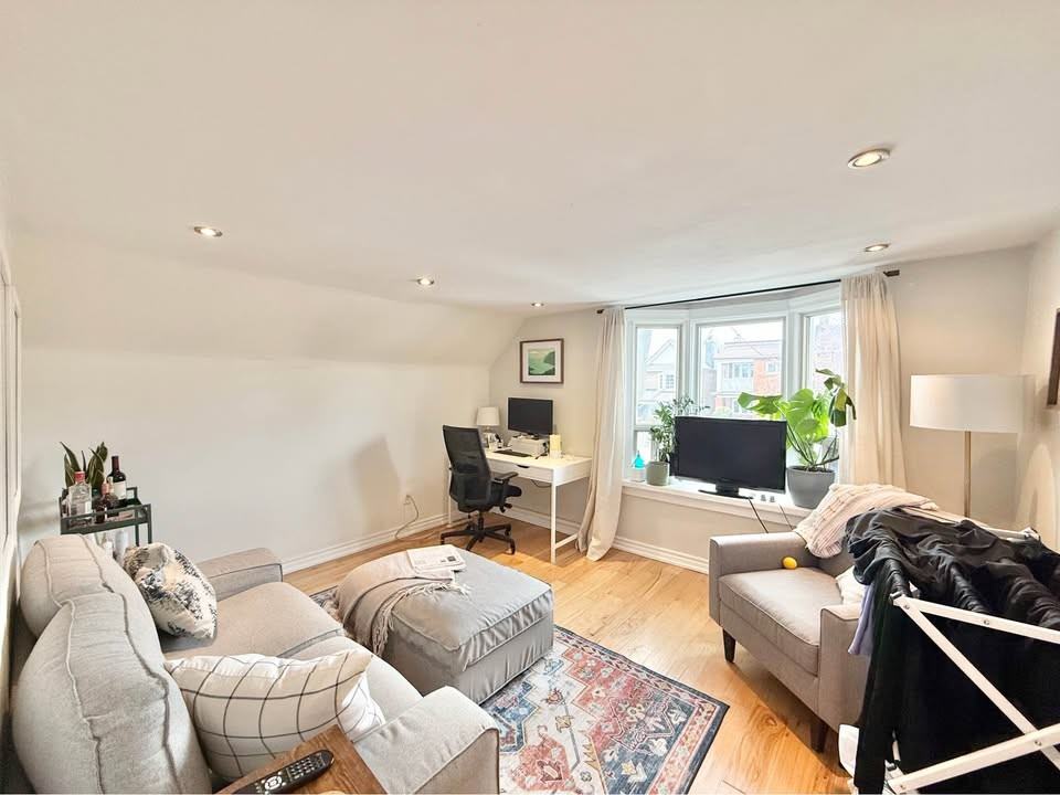 31 Conway Avenue #3 - Photo 2 of 7