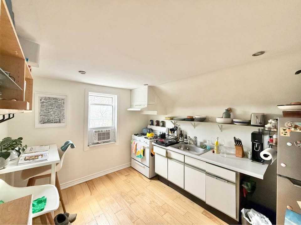 31 Conway Avenue #3 - Photo 6 of 7