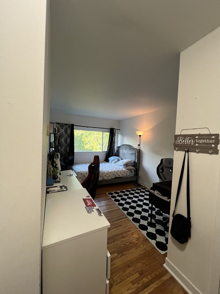 London Green Ct & Driftwood Ave - Photo 2 of 16