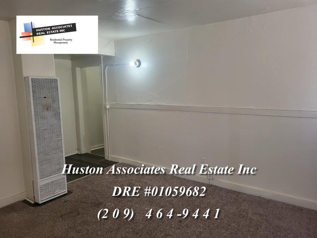 244 N Pilgrim St - Photo 6 of 7