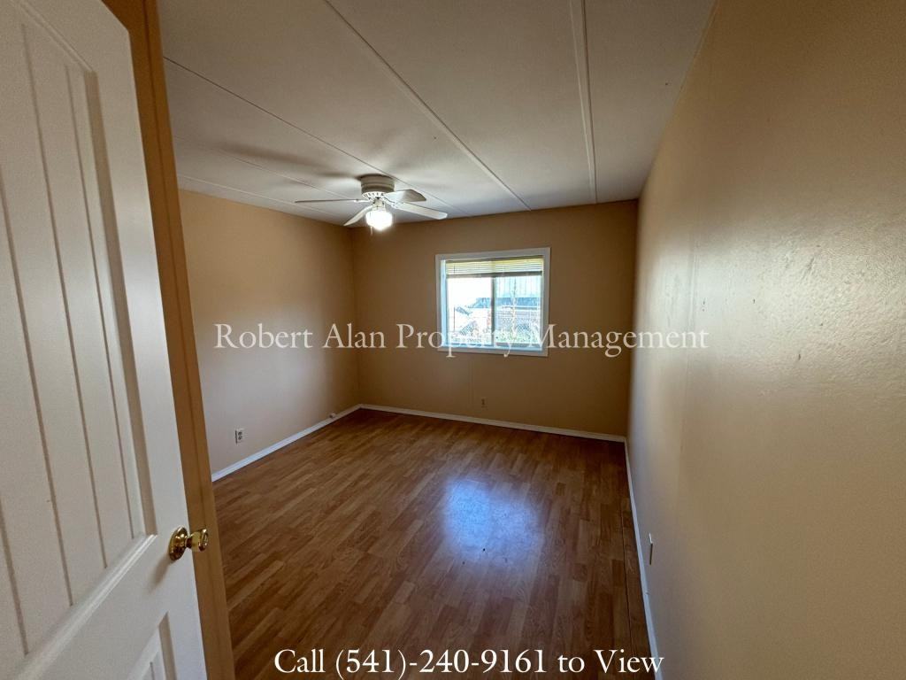 447 Sw 5th St - Photo 2 of 9