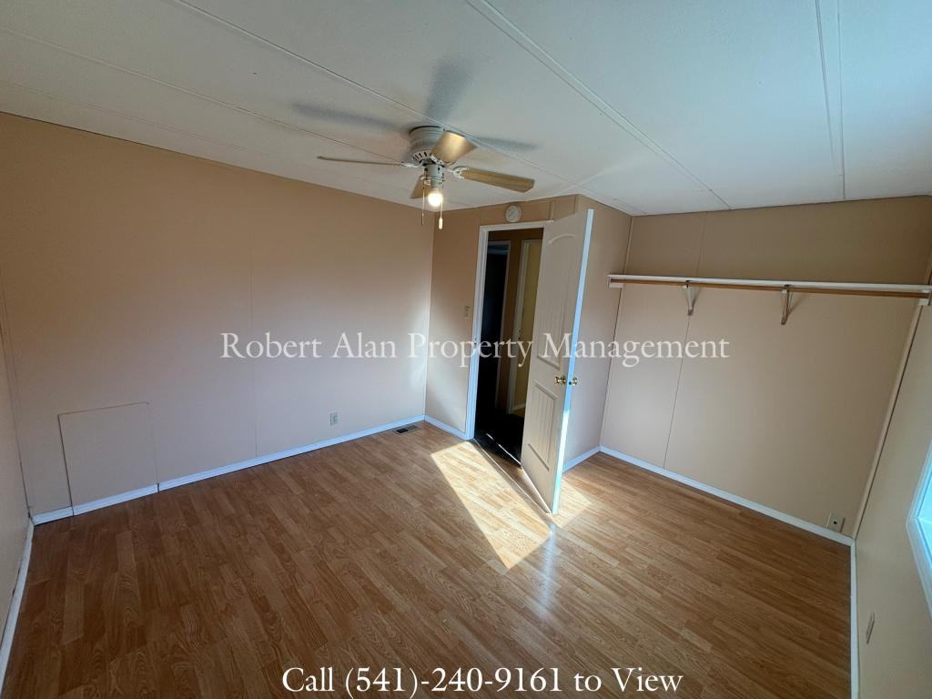 447 Sw 5th St - Photo 6 of 9