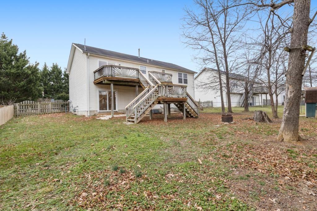 359 Montgomery Cir - Photo 3 of 44